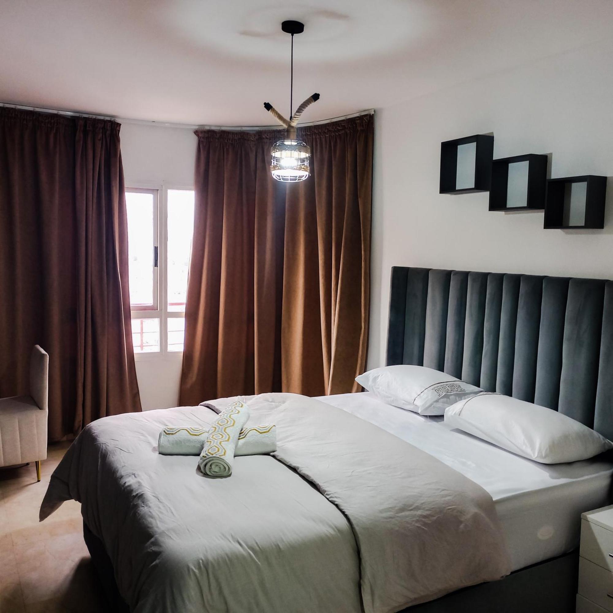 Moderne Appartement Au Plein Centre-Ville En Face Hilton & La Gare De Train Tgv Avec Climatisation Tangier Exterior photo