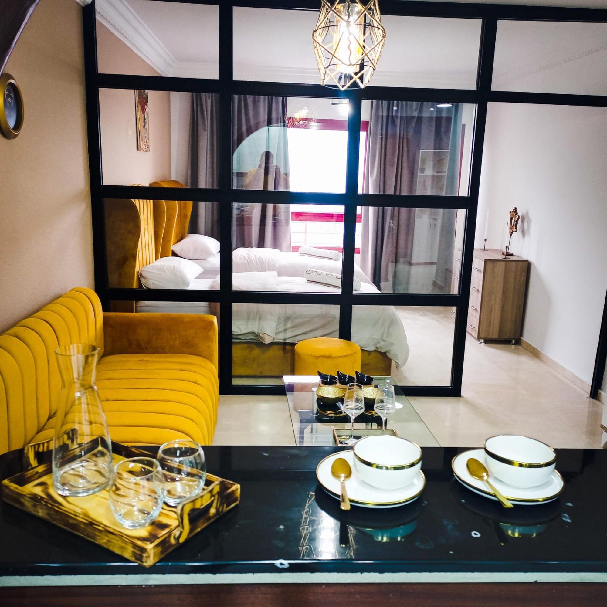 Moderne Appartement Au Plein Centre-Ville En Face Hilton & La Gare De Train Tgv Avec Climatisation Tangier Exterior photo